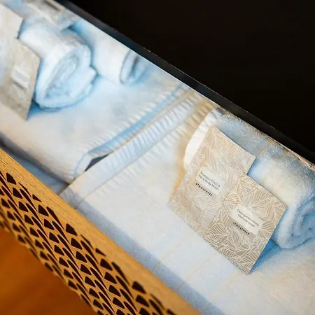 Lhe Les Trois Merveilles Rose Charles Apartmán