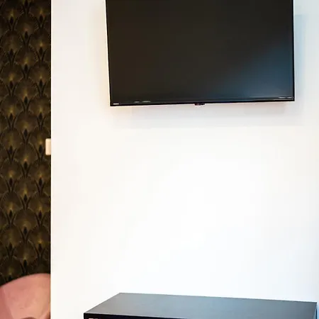 Lhe Les Trois Merveilles Rose Charles Cesena