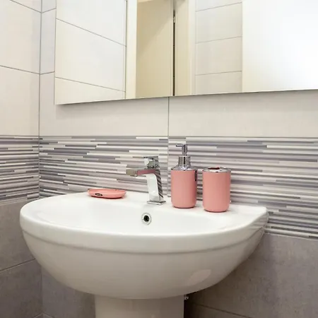 Lhe Les Trois Merveilles Rose Charles * Cesena