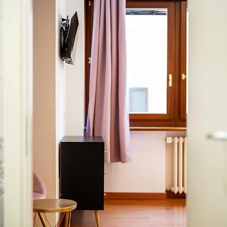 Lhe Les Trois Merveilles Rose Charles Apartmán