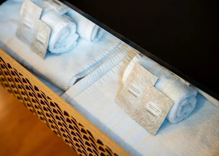 Lhe Les Trois Merveilles Rosé Charles Apartamento