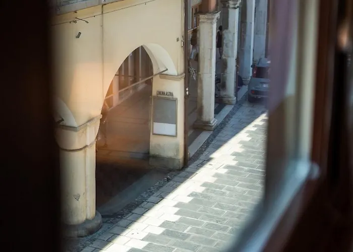 Lhe Les Trois Merveilles Rosé Charles Apartamento *