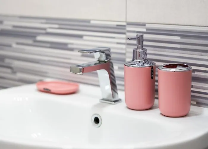 Lhe Les Trois Merveilles Rose Charles *